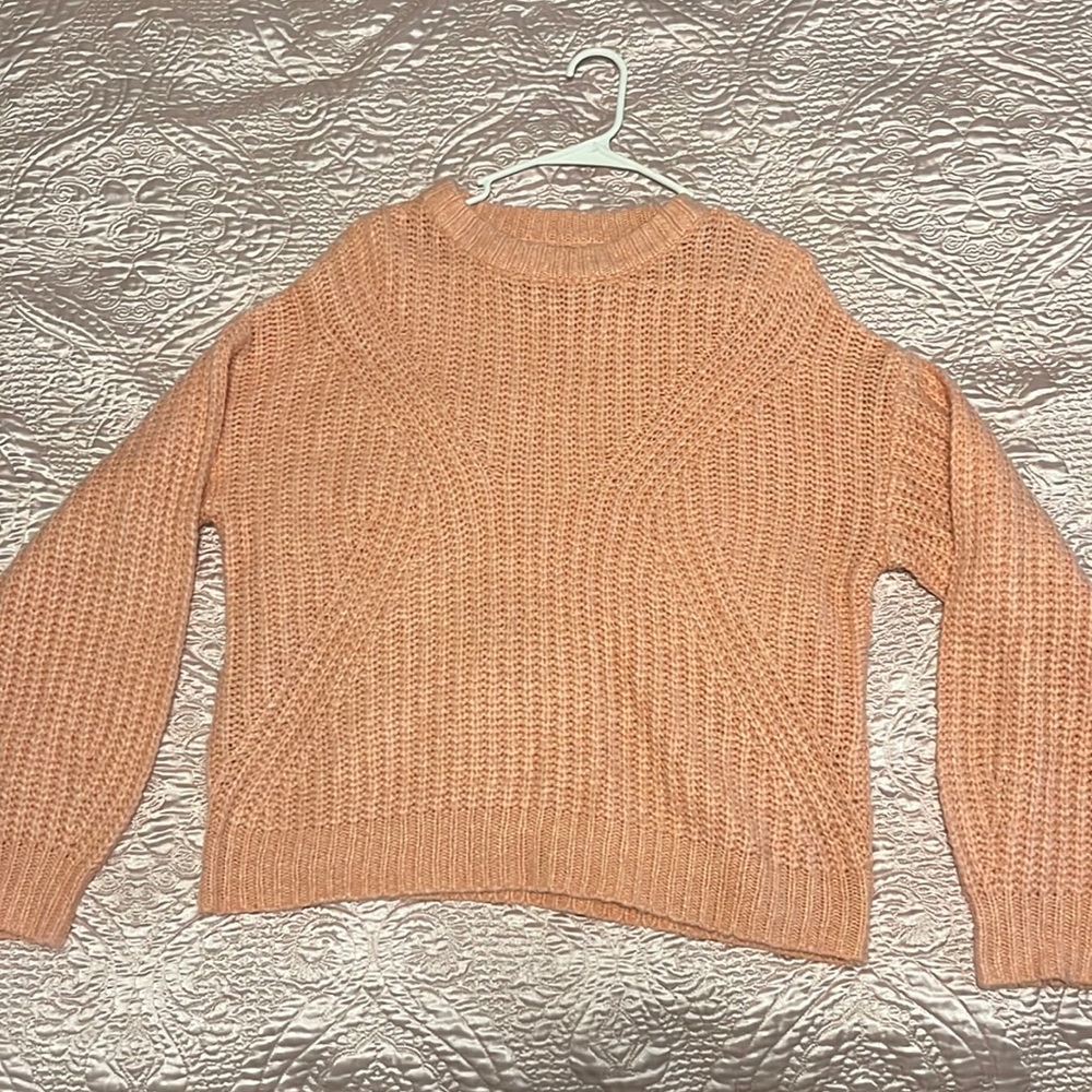 A cute pink sweater very stylish, from new day brand